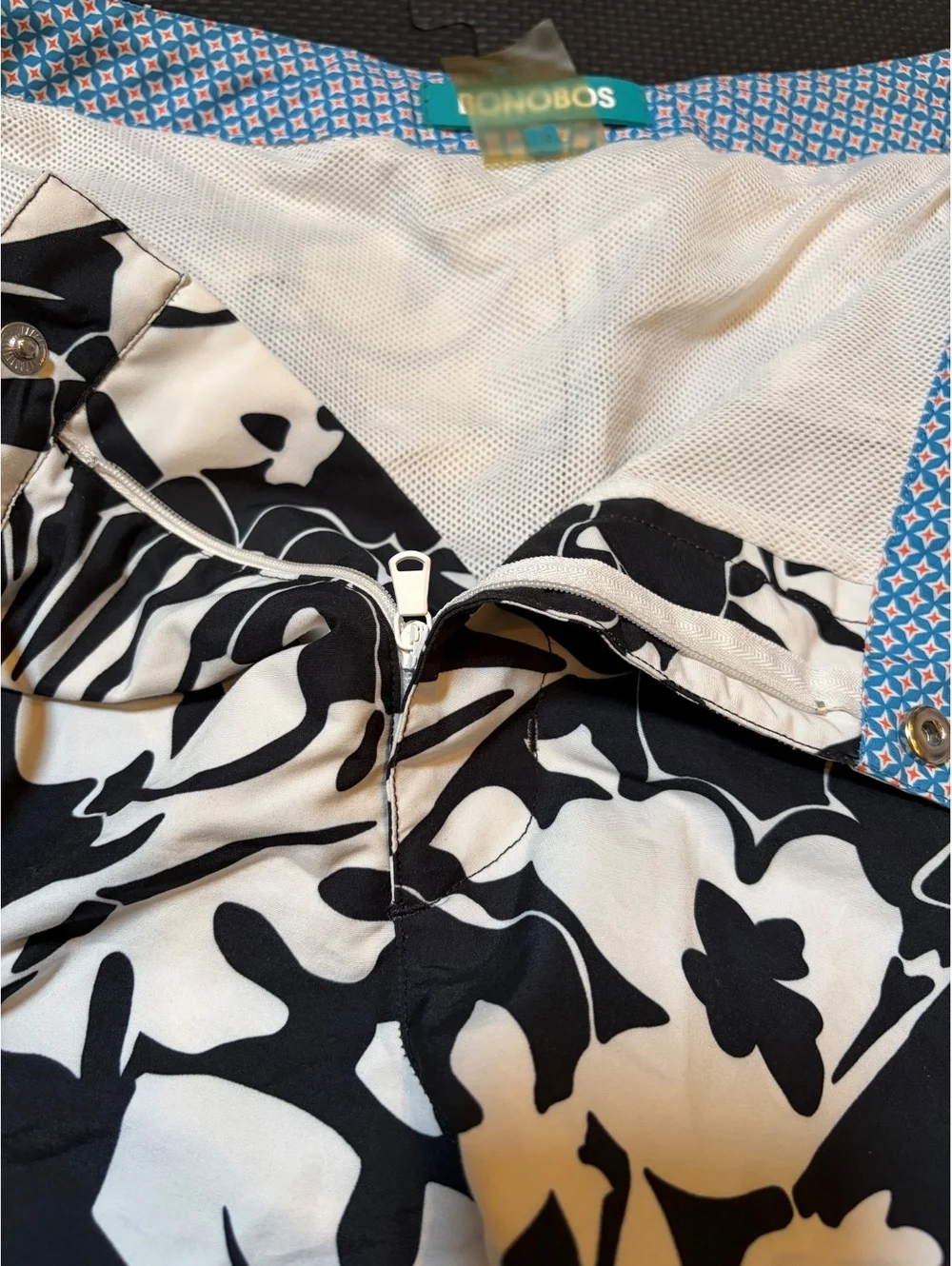 Bonobos men swim